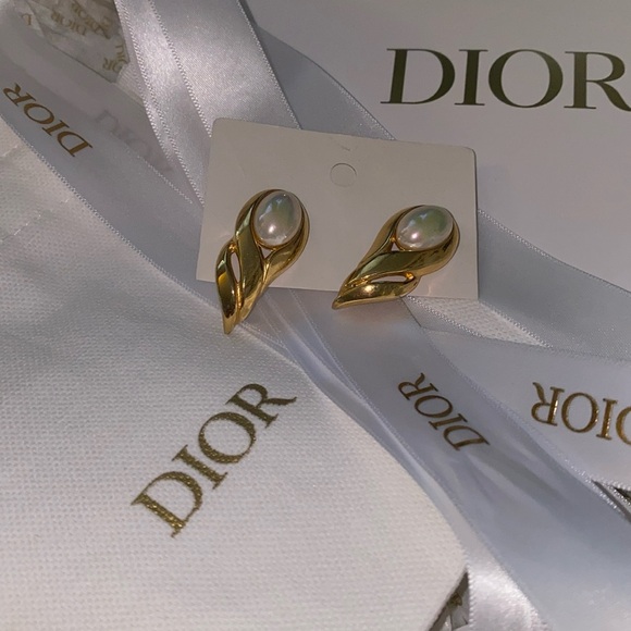 CHRISTIAN DIOR VINTAGE EARRING GOLD DROP, DUST BAG, RIBBON, ENV ,DIOR TISSUE - Picture 4 of 6